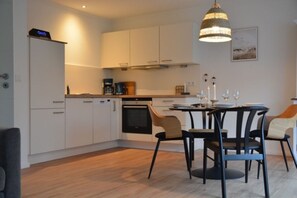 Kühlschrank, Ofen, Herdplatte, Geschirrspüler