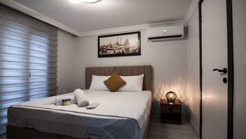 Habitación empresarial doble | Ropa de cama hipoalergénica, minibar y escritorio