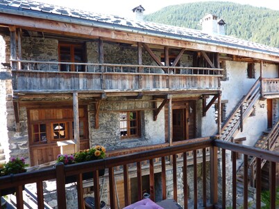 CHALET FARM LA LAITERIE 200m walking to ski lift Peisey-Vallandry PARADISKI