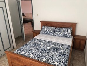 3 bedrooms, WiFi - Furnished apartment with balcony, 5 min from beach and town center (Libreville)