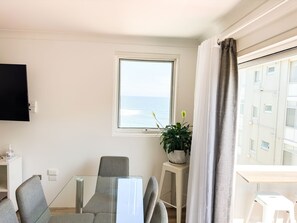Dining - Beachside Apartment in the heart of Cronulla (Cronulla)
