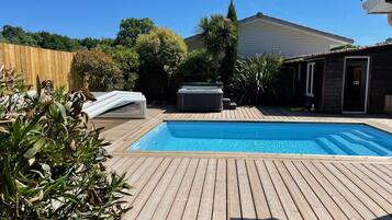 Piscine couverte, piscine extérieure