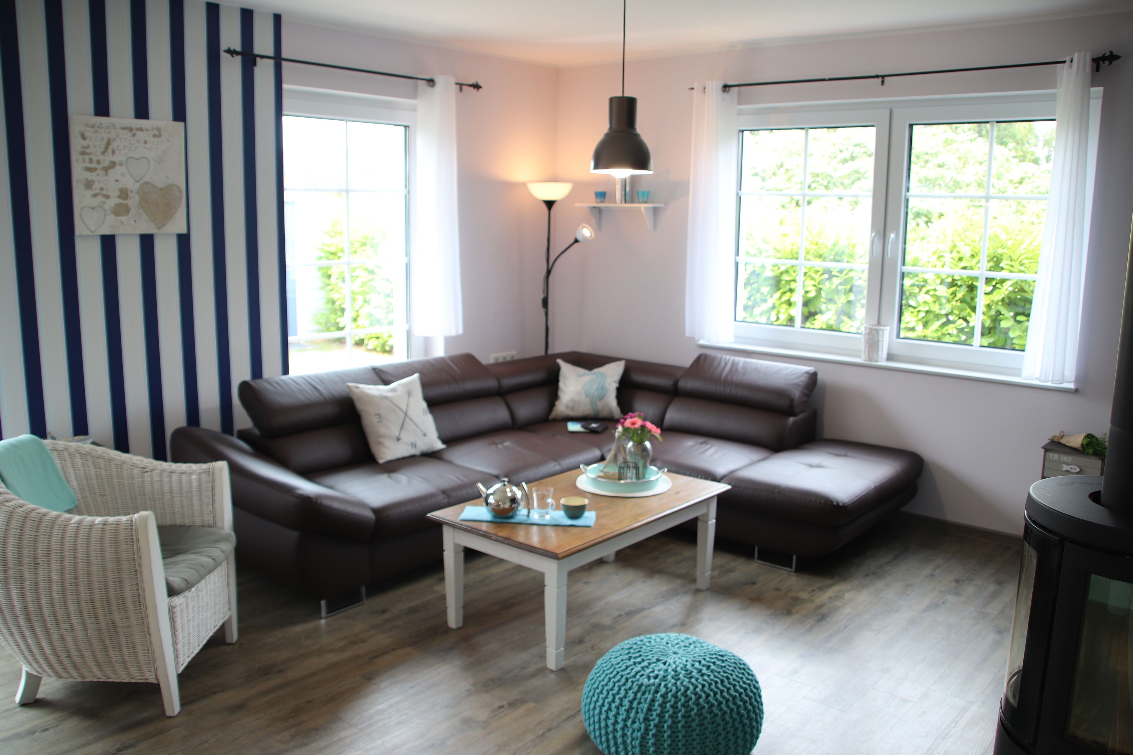 Smart TV, fireplace, DVD player, books