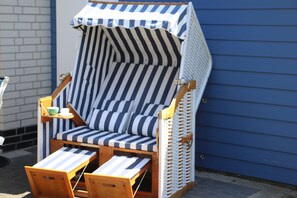 Property grounds - Luxurious FH near the dike, sauna, fireplace, garden, beach chair (8 adults & baby) (Butjadingen)