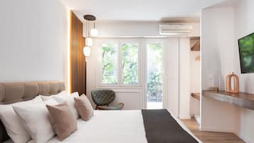 Deluxe Apartment | Egyptian cotton sheets, premium bedding, memory foam beds, in-room safe