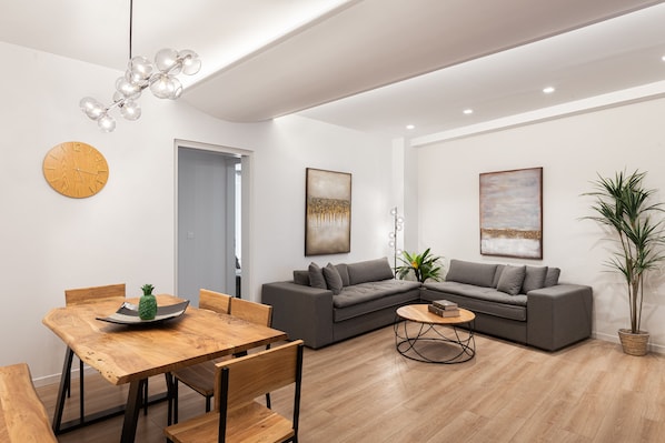 Deluxe Apartment | Living area