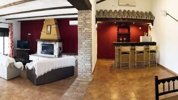 Télévision, cheminée, chaßne hi-fi, imprimantes