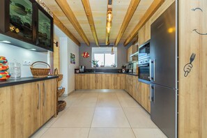 Fridge, microwave, oven, stovetop - Trufièra, a lovely holiday house (Florimont-Gaumier)