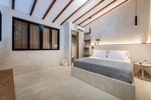 6 bedrooms, desk, iron/ironing board, travel crib