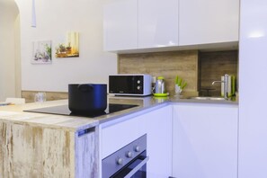 Fridge, microwave, oven, stovetop