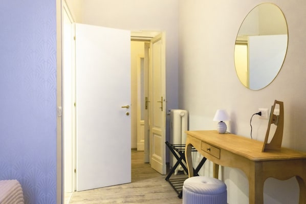 2 habitaciones, tabla de planchar con plancha, internet y ropa de cama 
