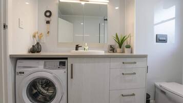 Shower, hair dryer, towels