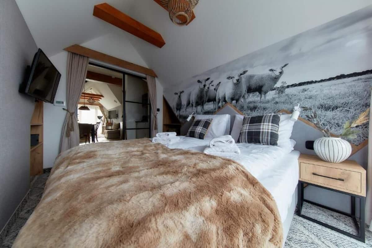 1 habitación, tabla de planchar con plancha, wifi gratis y ropa de cama