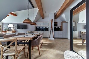 Deluxe Apartment, 1 King Bed with Sofa bed, Mountain View | In-room dining - Tatra Square Apartments (Zakopane)