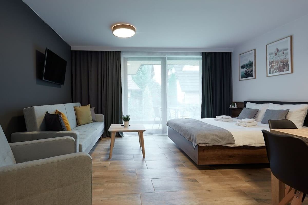 1 habitación, tabla de planchar con plancha, wifi gratis y ropa de cama