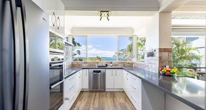 Sanctuary on Dutchies, 18 Gloucester Street - Water views, Air Conditioning, WiFi and Close To Town