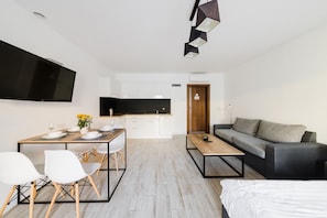 Family Studio | Private kitchen | Fridge, stovetop, dishwasher, coffee/tea maker - Grand Baltic Apartments (Ustka)