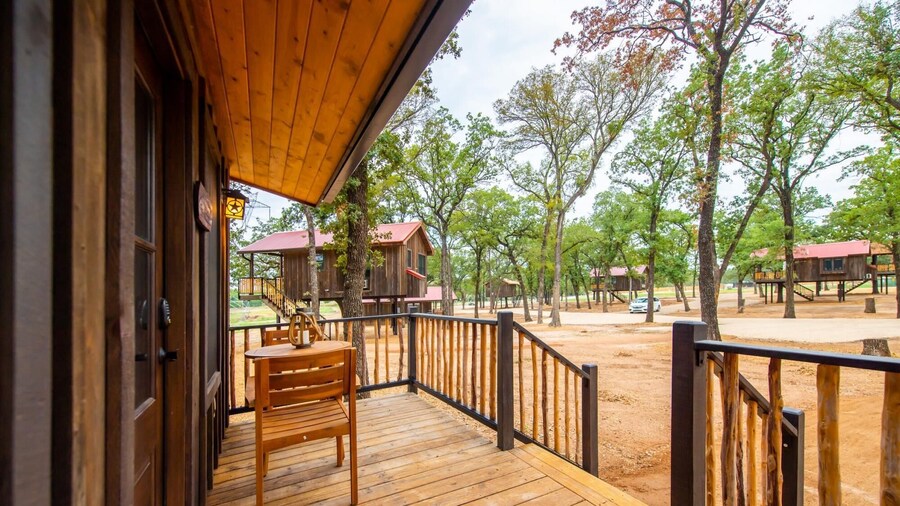 The Nuthatch Cabin 15 MIN to Magnolia Baylor