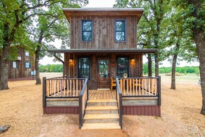 House | 1 bedroom - The Nuthatch Cabin 15 MIN to Magnolia Baylor (Elm Mott)