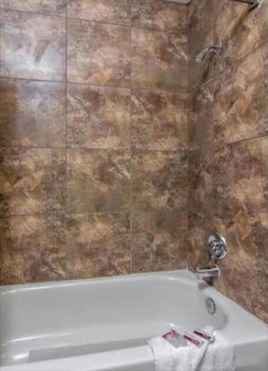 Ensemble baignoire-douche