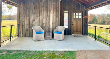 The Kingfisher Cabin 15min to Magnolia Baylor