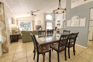Dining - The Cozy Home at Southern Dunes (Haines City)