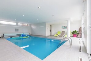 Piscine intérieure, piscine extérieure