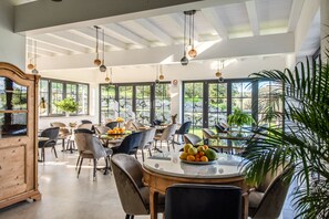 Free daily continental breakfast - Vigna Caio Relais & Spa (Bracciano)
