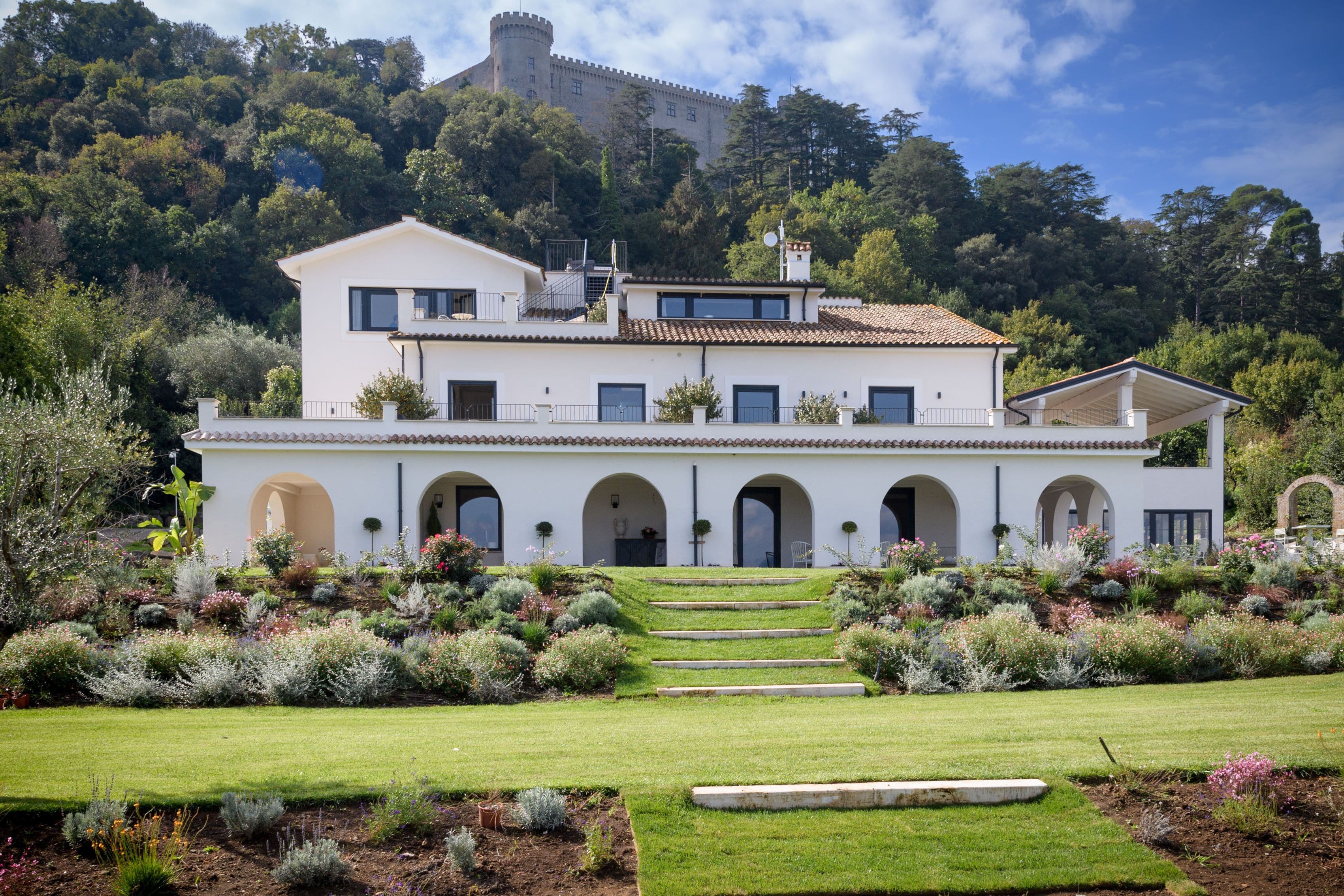 Vista frontal de la propiedad