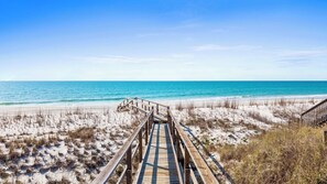Beach nearby - WOW Views!! Elevator, hot tub, gorgeous dog-friendly home on CSB, sleeps 10! (Port St Joe)