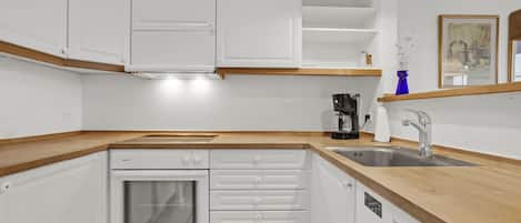 Fridge, stovetop, dishwasher, coffee/tea maker