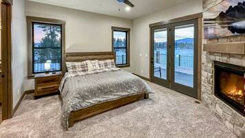 7 bedrooms, desk, iron/ironing board, travel cot