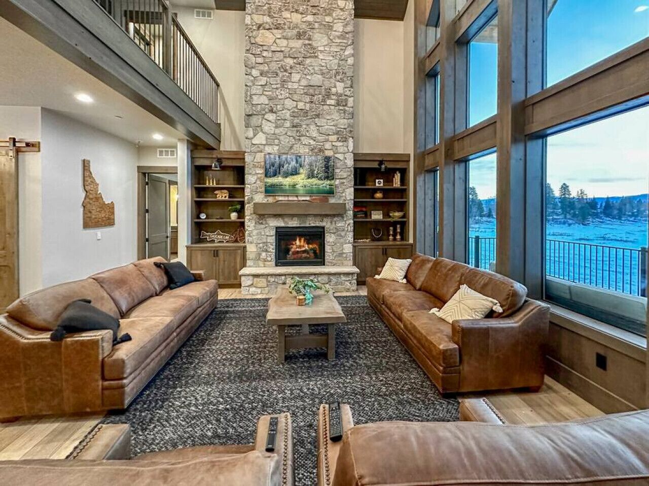 Smart TV, fireplace, ping pong, offices