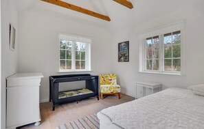 4 bedrooms, travel crib, free WiFi