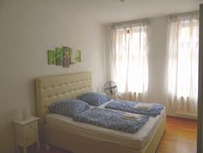 2 bedrooms, travel cot, free WiFi