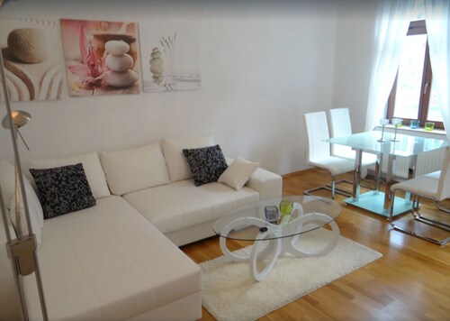 Luppesuite - in a listed Wilhelminian style building near the city center