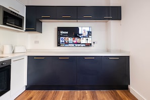 Apartamento ejecutivo, baño privado, vistas a la ciudad (Apt 3) | Zona de estar | Una Smart TV, Netflix, servicios de streaming