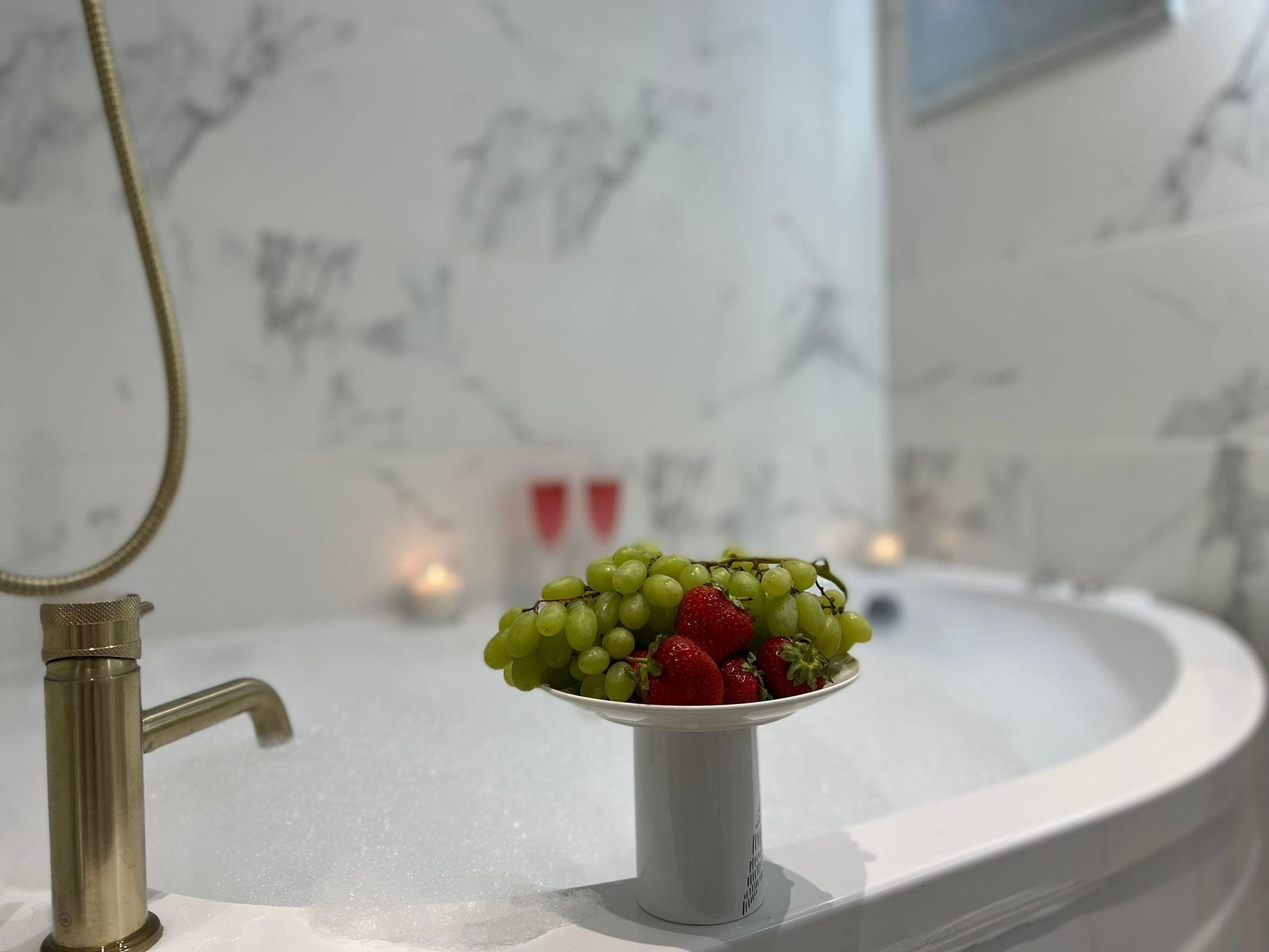 Deluxe Apartment, Hot Tub, City View (Apt 4) | Bathroom | Combined shower/bathtub, jetted bath, hydromassage showerhead