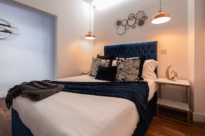 Apartamento ejecutivo, baño privado, vistas a la ciudad (Apt 3) | Ropa de cama de alta calidad y decoración individual