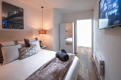 Manhattan Luxury Suites 