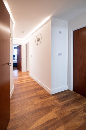 Hallway - Manhattan Luxury Suites  (Bradford)