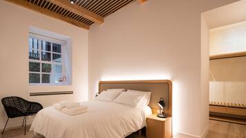 Sviitti, terassi | Silitysrauta/-lauta, ilmainen Wi-Fi, vuodevaatteet