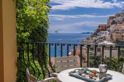 Positano: Casa Ligea--in a beautiful old villa, in the heart of Positano