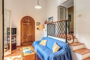 Smart-TV, DVD-Player, Bücher