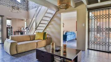 House (4 Bedrooms) | Living area | TV
