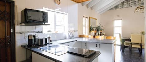 Basic House | Private kitchen