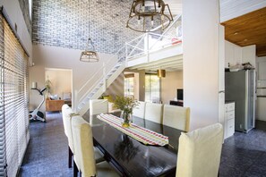 Rumah (4 Bedrooms) | Makan di kamar