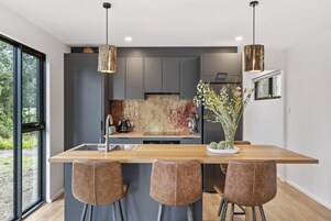 Ferienhaus | Eigene Küche | Großer Kühlschrank, Mikrowelle, Ofen, Herdplatte