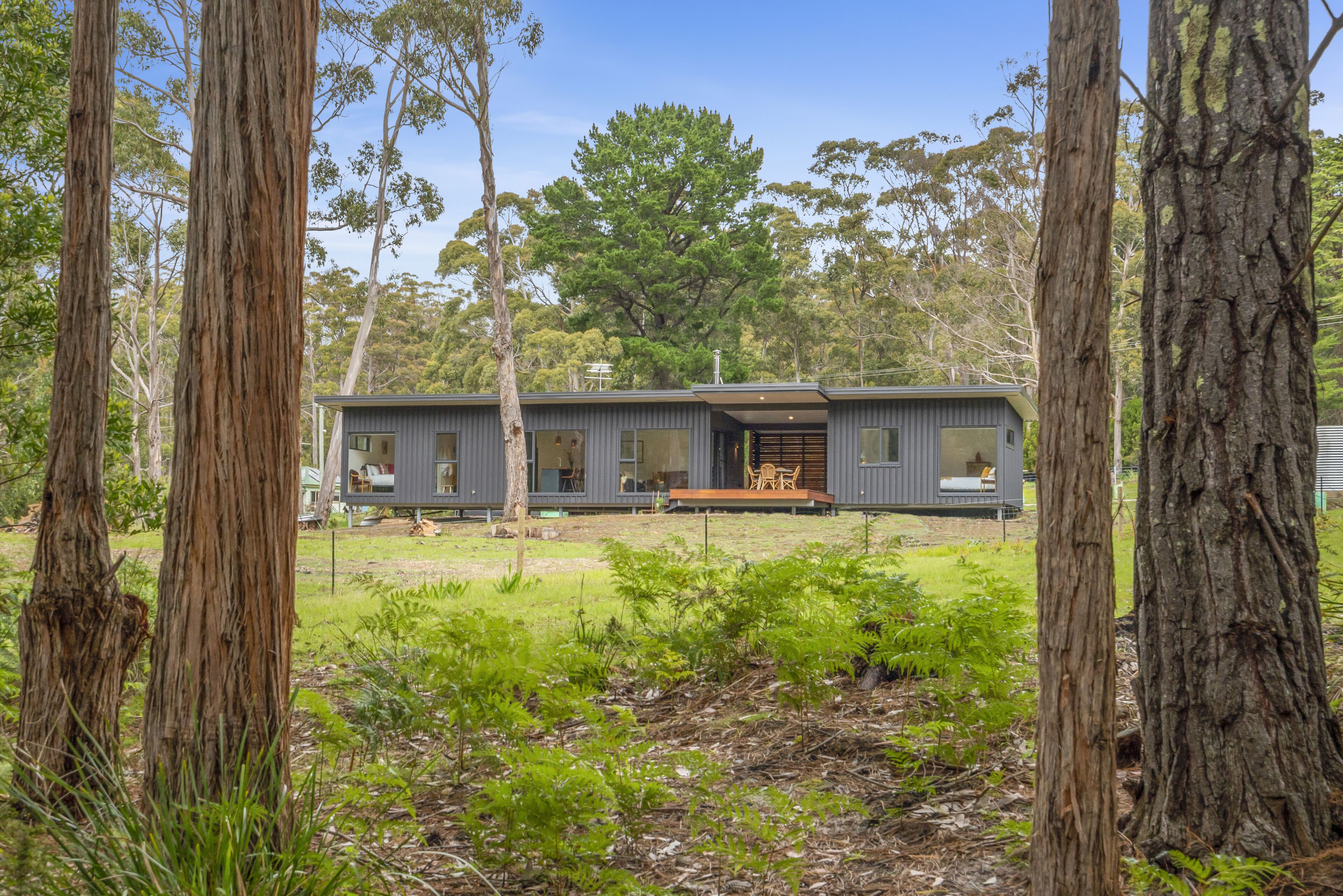 Vista frontal de la propiedad