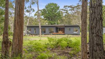 Vista frontal de la propiedad